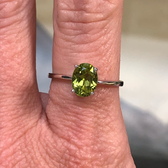 Genuine 1 Carat Peridot Oval Solitaire ~August Birthstone Ring ~ Dainty Wedding - Picture 9 of 16